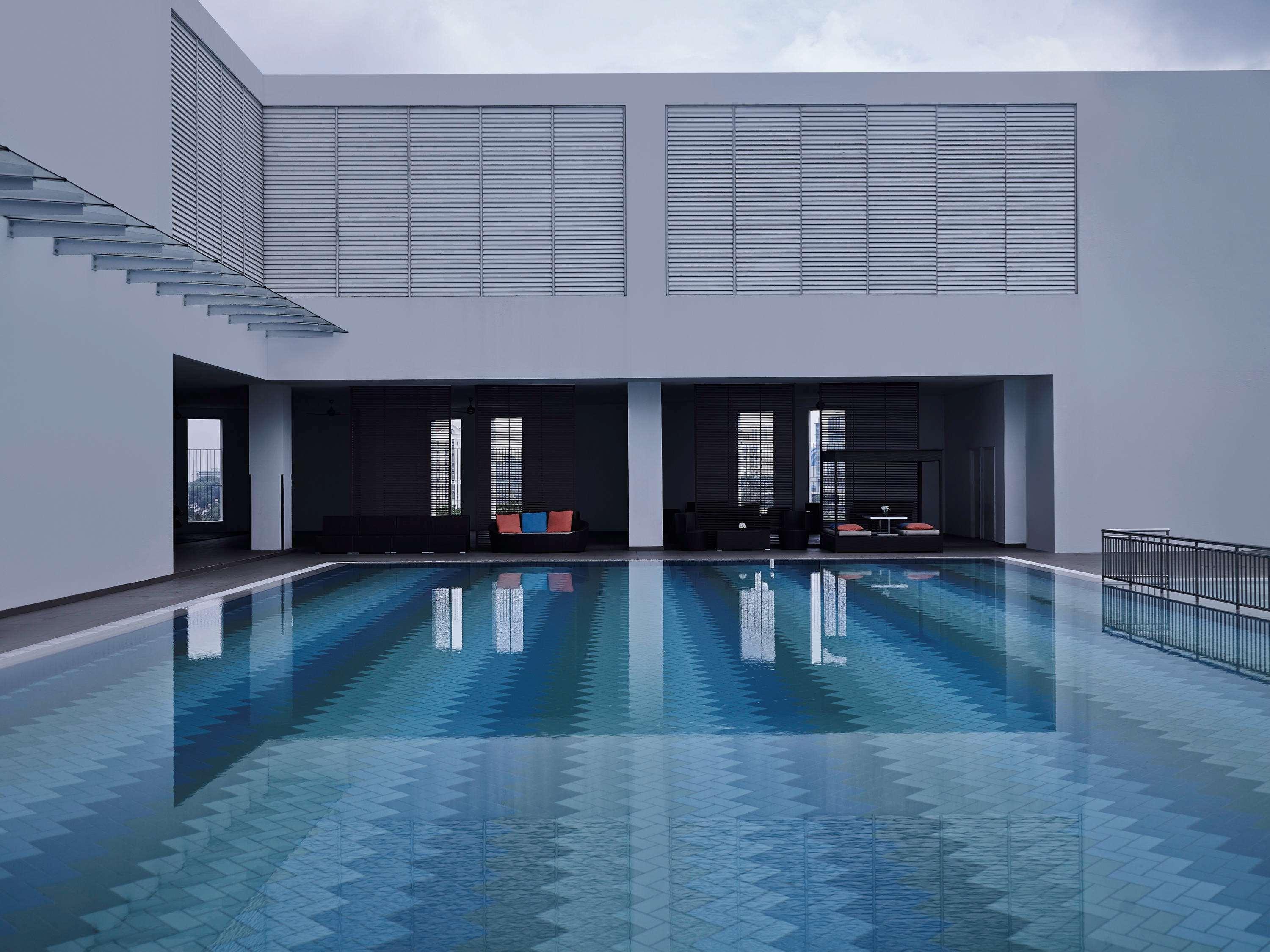 โรงแรมพูลแมน กูชิง ภายนอก รูปภาพ The swimming pool