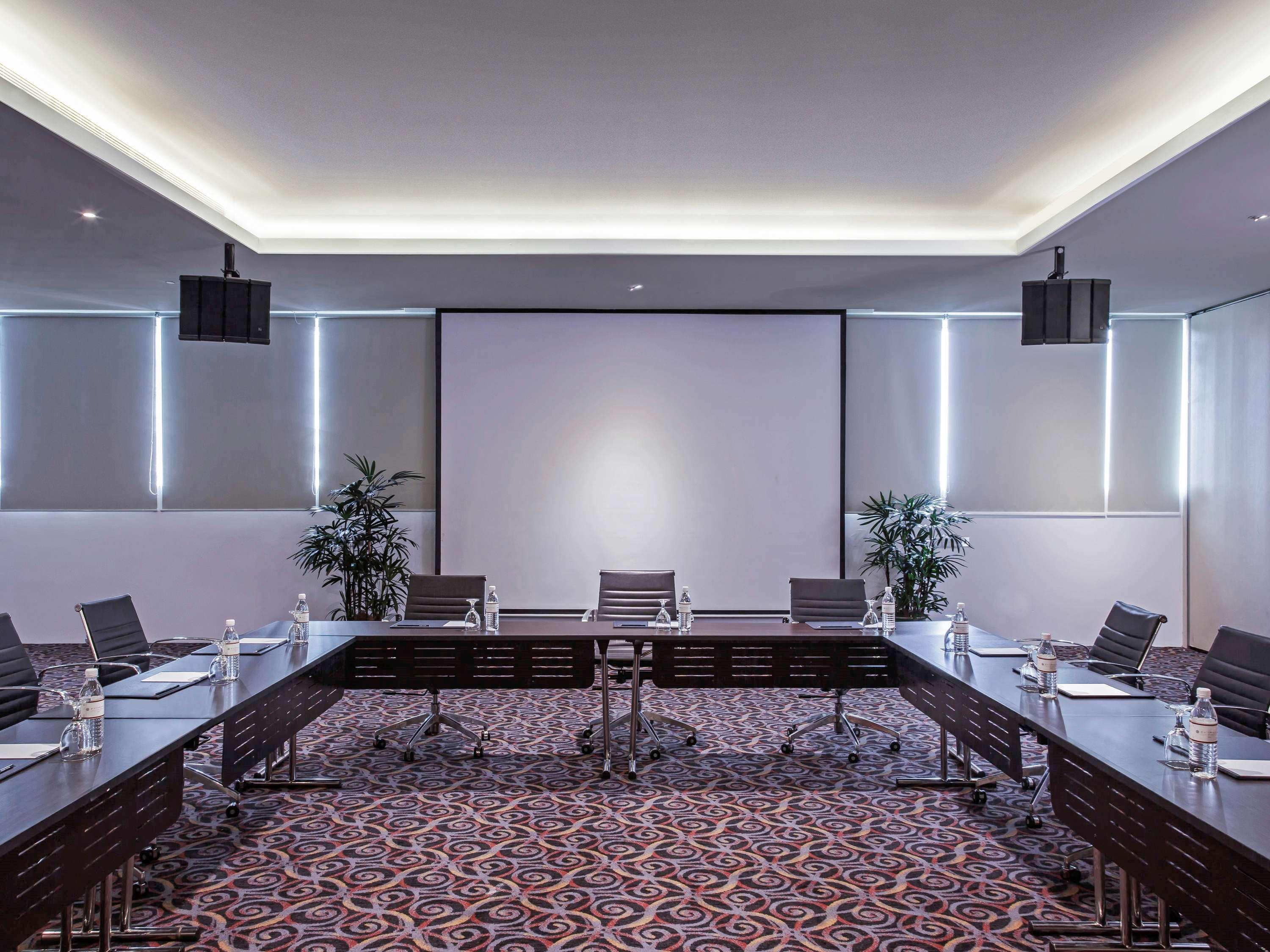 โรงแรมพูลแมน กูชิง ภายนอก รูปภาพ Meeting room