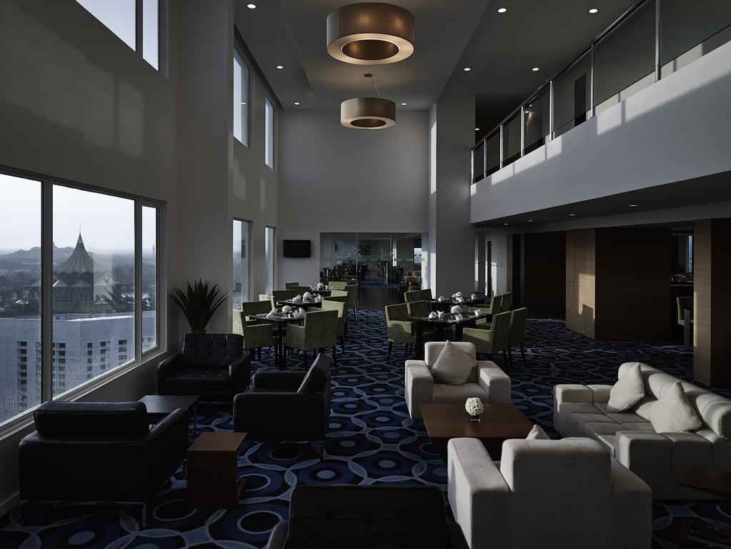 โรงแรมพูลแมน กูชิง ภายนอก รูปภาพ The lounge at the airport