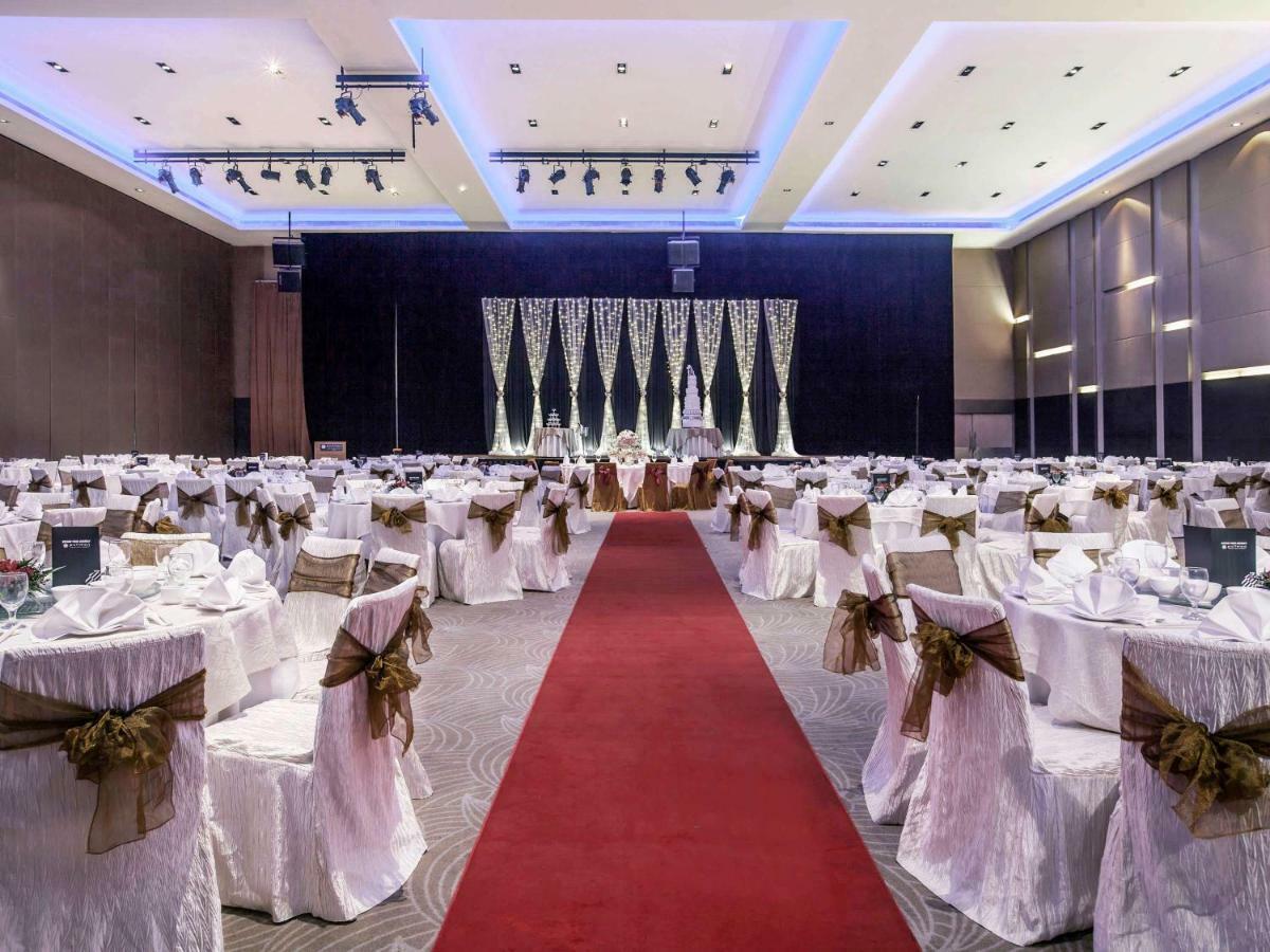 โรงแรมพูลแมน กูชิง ภายนอก รูปภาพ The ballroom of the hotel