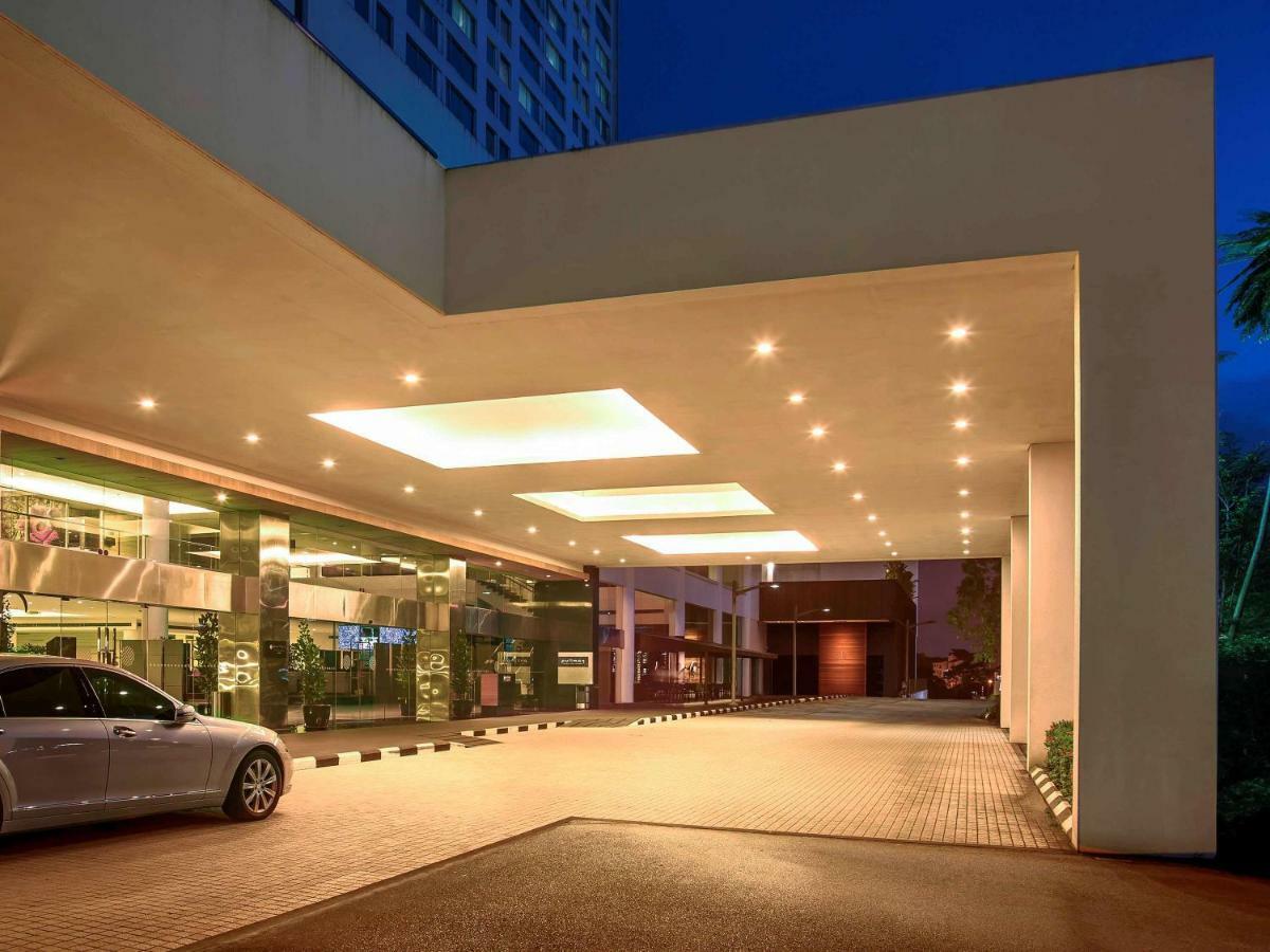 โรงแรมพูลแมน กูชิง ภายนอก รูปภาพ Entrance